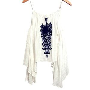 Vintage Havana women’s cold shoulder blouse.